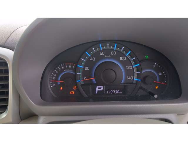 当店の展示車は頻繁に入れ替わるため、外装を仕上げる前の写真もございます。ひどい傷や色ハゲなど、無料で修理しての納車となりますのでスタッフにお気軽にご確認ください！