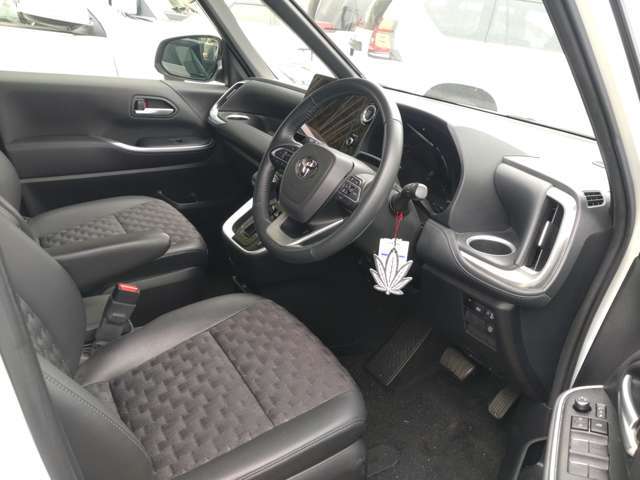 遠方のご納車の際にも我々がしっかりサポートさせていただきます。お気軽にスタッフまでご相談ください。