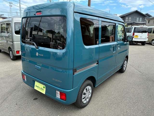 当店オリジナルの車中泊エブリィ　予約受付中”サブバッテリー仕様☆12V用クーラーも搭載してますので、エンジン停止時でもクーラーが使えます！真夏のペット問題も解決です！愛犬と一緒に旅に出かけましょう！