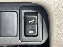 【シートヒーター】寒い日に重宝するシートヒーター！エアコンより早く温まってくれるので寒がりの人も安心ですね♪エアコンの温風は乾燥するから苦手、という方にもをおすすめです。