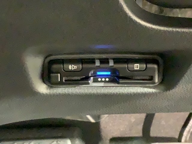 いまや快適なカーライフに欠かせないETCが付いています。