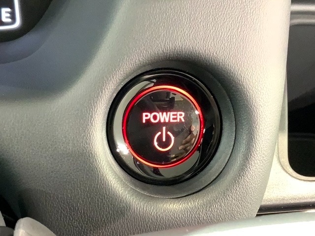 ワンプッシュでエンジンのスタート、ストップが出来て便利です。