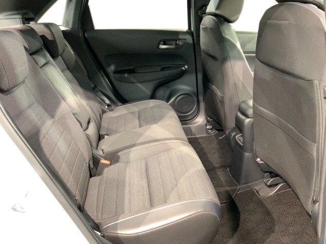 ゆったり座れるリヤシート！足元が広々としていて、乗り心地も良いです！