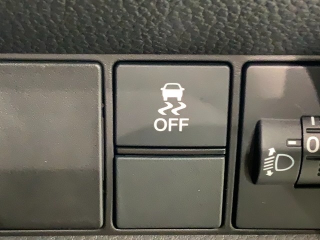 横滑り防止装置がついています。いざという時に安心ですね。