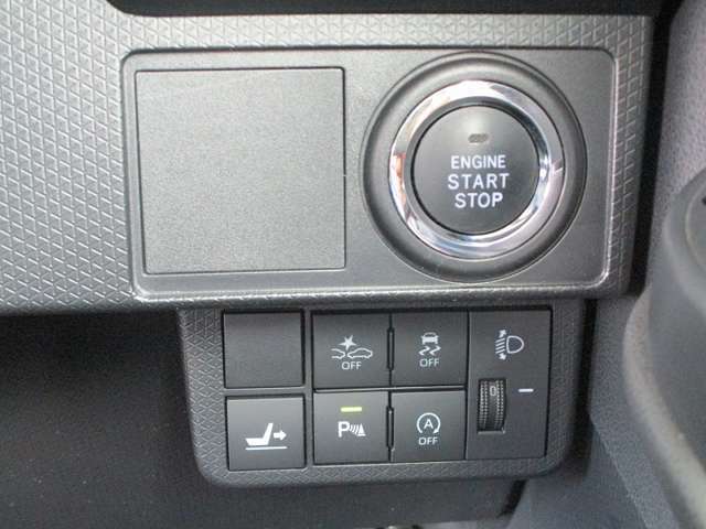 キーフリー＆プッシュエンジンスタートや今話題の衝突被害軽減ブレーキも装備！充実の装備内容で安心してお使い頂けますよ！