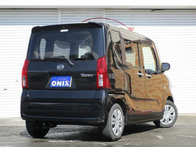 自社ユーザー直接仕入れの為、点検や整備の履歴はもちろん、前オーナー様の使用状況や保管状態などの情報をお伝えする事ができます。出処や諸元の不明な中古車は不安が残りますが、オニキス信州は安心感が違います！