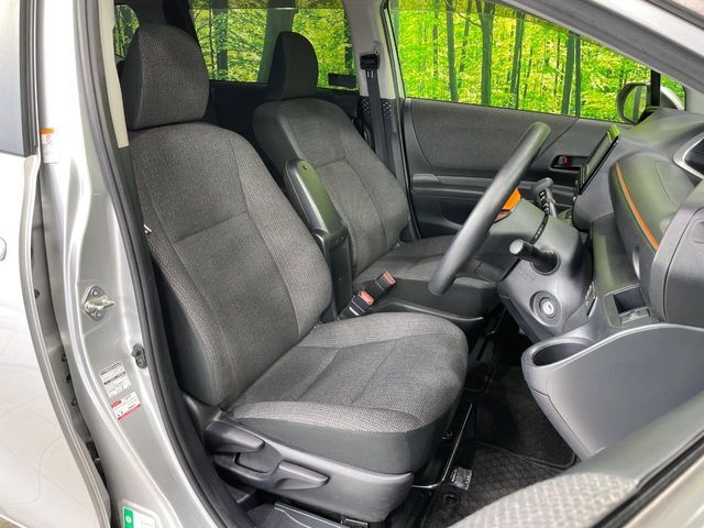 運転席シート廻りは使用感も少なく、良好な状態となっています。丁寧に使われていたことがよくわかりますね。