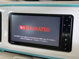 【純正ナビ】人気の純正ナビを装備しております。ナビの使いやすさはもちろん、オーディオ機能も充実！キャンプや旅行はもちろん、通勤や買い物など普段のドライブも楽しくなるはず♪