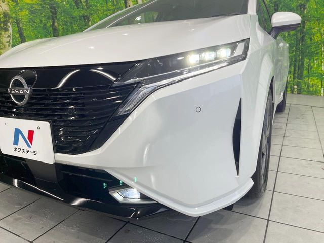 【LEDヘッドライト】悪天候や夜間走行時も良好な視界を確保し安心して運転できる高輝度LEDヘッドライトを装備！点灯速度が早く、消費電力も抑えられています。