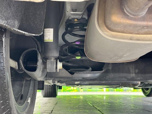 お車を安心してお乗りいただく為には、足回りの定期点検が欠かせません。サービスサポート（有償保証）では無料点検もご提供しており、安心のカーライフをお過ごしいただけるサポート体制が整っています。