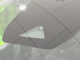 【インテリジェントエマージェンシーブレーキ】フロントカメラで前方の車両や歩行者を検知。衝突しそうな時は衝突被害軽減ブレーキが作動、衝突回避をサポート。より安全にドライブをお楽しみいただけます。