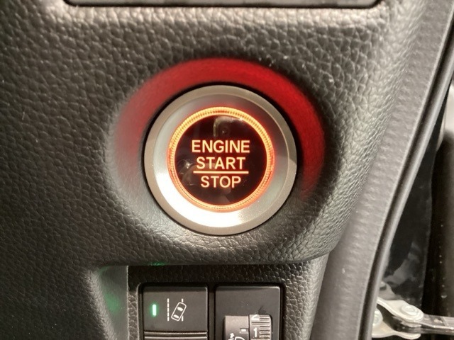ワンプッシュでエンジンのスタート、ストップが出来て便利です。