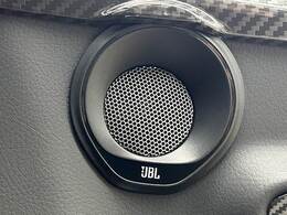 【JBLスピーカー】オプションの高音質スピーカーを搭載しております。良質な音源の【JBLプレミアムサウンドシステム】搭載。ワンランク上の空間をお楽しみください。