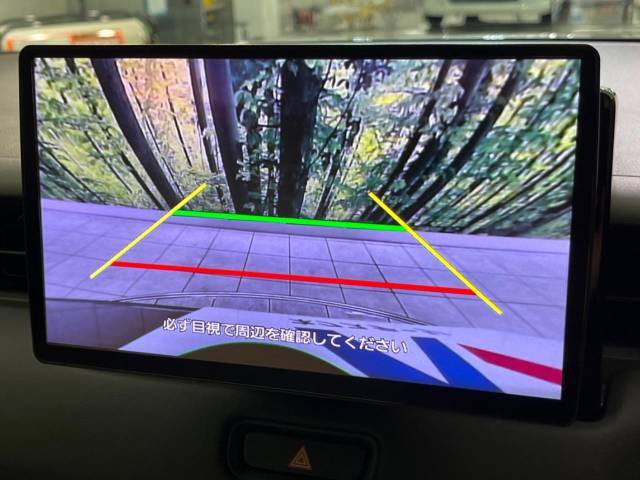 【バックカメラ】駐車時に後方がリアルタイム映像で確認できます。大型商業施設や立体駐車場での駐車時や、夜間のバック時に大活躍！運転スキルに関わらず、今や必須となった装備のひとつです！