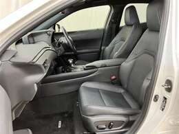 【まるまるクリーニング】内装工程では、中古車を気持ちよくお乗りいただけるよう清掃しております。シートの洗浄はもちろん、ニオイの元となるフロアカーペットまで洗浄・消臭を実施。