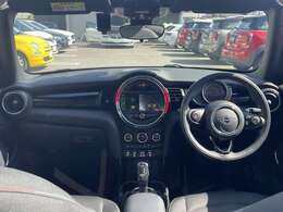 LIBERALAでは多種多様なボディコーティングを取り揃えております。その中でも高級※のコーティングをあなたの一台に。詳しくはコーディネーターがご提案させていただきます。