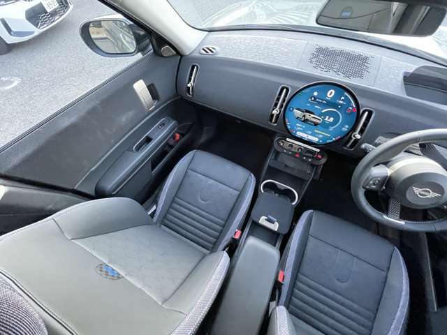 地域最大級の展示台数！お気に入りのお車があれば、ぜひステアリングを手にしてください。稀少モデルも鋭意取り揃え、幅広いニーズにお応え致します。スタッフ一同皆様のご来店を、心よりお待ち申し上げます。