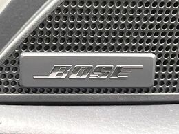 【BOSEサウンドシステム】メーカーオプションの高品位サウンドシステムを搭載。専用のチューニングが施された大小様々なスピーカーから良質なサウンドが奏でられ、臨場感あふれる音響空間を演出します。