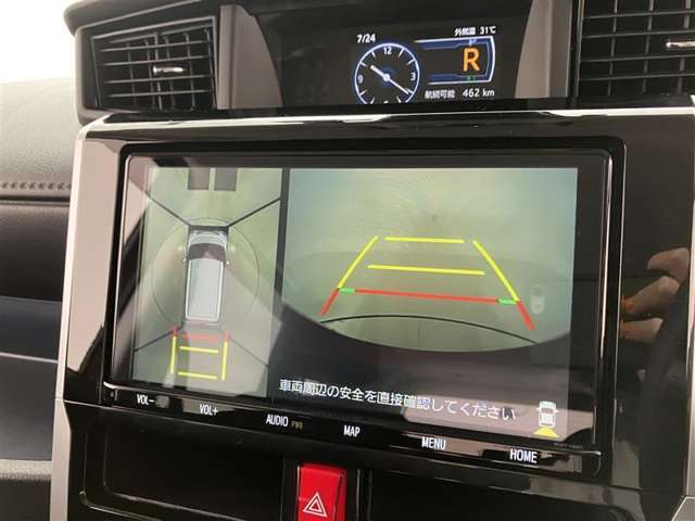 バックカメラの他に上から見下ろしたような画像が見れるアラウンド（全方位）モニター。前後左右を把握できる、すごい機能が装備されています！