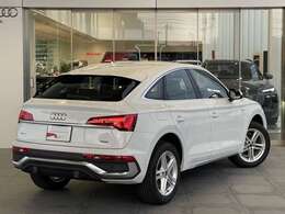 しっかり面が出ていることにより、どの角度から見ても破綻することのないデザインを実現しています。