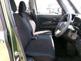 ベンチタイプのフロントシートです。