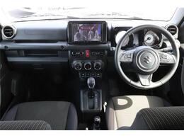前席全体　目線も高く広い視界で安心して運転することができますね！