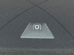 【ホンダセンシング】走行中に前方の車両等を認識し、衝突しそうな時は警報とブレーキで衝突回避と被害軽減をアシスト。より安全にドライブをお楽しみいただけます。