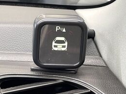 【リアコーナーセンサー】リアバンパーにセンサーが取付けられており、バンパー付近の障害物を感知してお知らせ。駐車時に役立つ機能です。