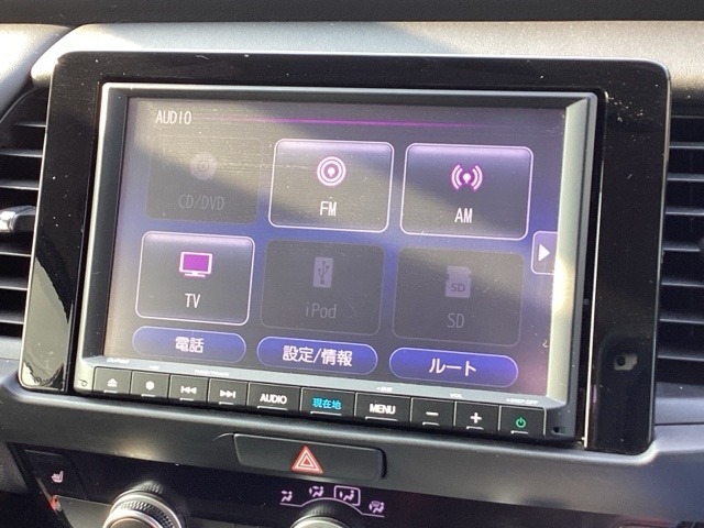 ナビ機能だけでなく、フルセグ、Bluetooth、DVDとCD再生などのオーディオ機能がついています！