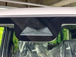 【ホンダセンシング】走行中に前方の車両等を認識し、衝突しそうな時は警報とブレーキで衝突回避と被害軽減をアシスト。より安全にドライブをお楽しみいただけます。