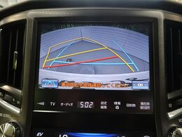 【バックカメラ】駐車時に後方がリアルタイム映像で確認できます。大型商業施設や立体駐車場での駐車時や、夜間のバック時に大活躍！運転スキルに関わらず、今や必須となった装備のひとつです！