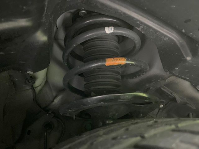 お車を安心してお乗りいただく為には、足回りの定期点検が欠かせません。サービスサポート（有償保証）では無料点検もご提供しており、安心のカーライフをお過ごしいただけるサポート体制が整っています。