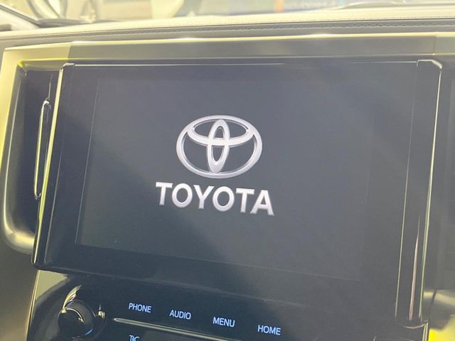 【ナビ機能付き純正9型ディスプレイオーディオ】ナビ機能搭載の他、お持ちのスマートフォンと連携して、ナビやbluetoothでの音楽再生が可能です♪デザインはもちろん操作性も良好！