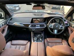 地域最大級の展示台数！お気に入りのお車があれば、ぜひステアリングを手にしてください。稀少モデルも鋭意取り揃え、幅広いニーズにお応え致します。スタッフ一同皆様のご来店を心よりお待ち申し上げます。