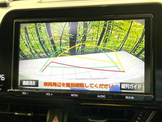 【バックカメラ】駐車時に後方がリアルタイム映像で確認できます。大型商業施設や立体駐車場での駐車時や、夜間のバック時に大活躍！運転スキルに関わらず、今や必須となった装備のひとつです！