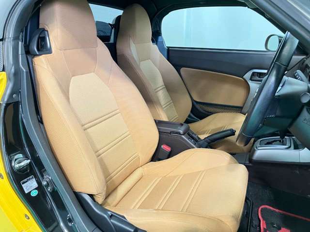毎回座るフロントシート。運転席は使用する部分ですので、座り心地が重要です！