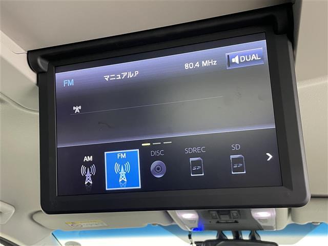 【　フリップダウンモニター　】天井にはフリップダウンモニターも装備されております♪お子様など、ロングドライブでも退屈せず楽しくお過ごしいただけます。