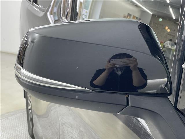 【　電動格納ウインカーミラー　】付いているだけで高級感のUPするウィンカー内臓サイドミラー♪もちろん見た目だけでなく、対向車からの視認性の向上につながり、安全度もUP♪