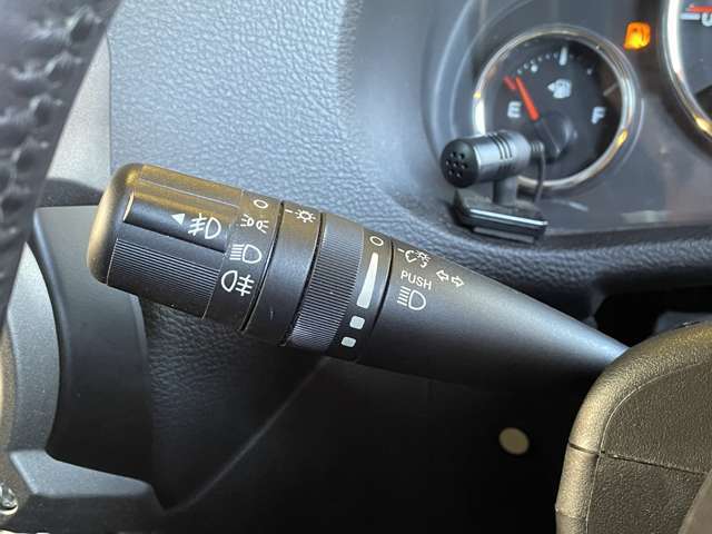 ご来店が難しいお客様でもご安心下さい、店頭在庫でしたらテレビ電話などを使いお車の詳細をご説明させて頂く事も可能でございます。当店スタッフが真心込めてご対応させて頂きます。