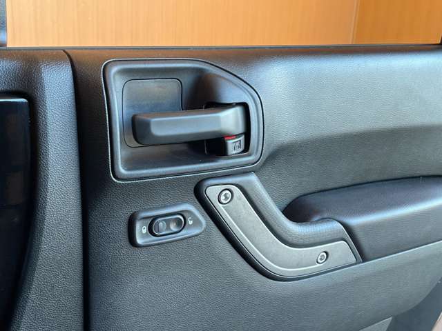 ご来店が難しいお客様もご安心下さい。自社での査定に加え、一部車両は第三者機関に委託し、車両の鑑定を行っております。