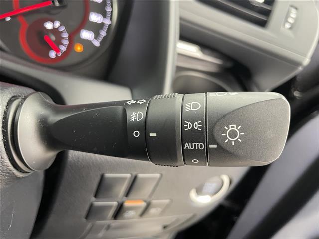 気になる車はすぐにお問い合わせください！画面右側の0066から始まる無料ダイヤルからお問い合わせ下さい！専門スタッフがお車のご質問にお答えいたします！