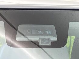 【スズキ　セーフティサポート】走行中に前方の車両等を認識し、衝突しそうな時は警報とブレーキで衝突回避と被害軽減をアシスト。より安全にドライブをお楽しみいただけます。