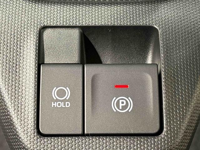 指先だけで簡単に操作が可能な電動パーキングブレーキを採用。「HOLD」スイッチを押すと、渋滞や信号待ちなどでブレーキペダルから足を離しても、ブレーキを保持するので安心です