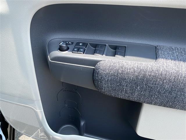 【窓操作部】軽い力で、窓を開けたり閉めたりすることができます！掲載箇所以外にご希望の写真がございましたら、お気軽にお問い合わせ下さい！メールや郵送でお送りさせていただきます。