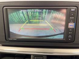 【バックカメラ】駐車時に後方がリアルタイム映像で確認できます。大型商業施設や立体駐車場での駐車時や、夜間のバック時に大活躍！運転スキルに関わらず、今や必須となった装備のひとつです！