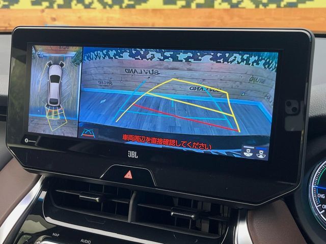 【パノラミックビューモニター】専用のカメラにより、上から見下ろしたような視点で360度クルマの周囲を確認することができます☆死角部分も確認しやすく、狭い場所での切り返しや駐車もスムーズに行えます。