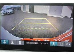 バックモニター付ですので、車庫入れも駐車もラクラクです。