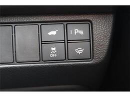 パーキングセンサー付で、車庫入れも駐車もラクラクです。