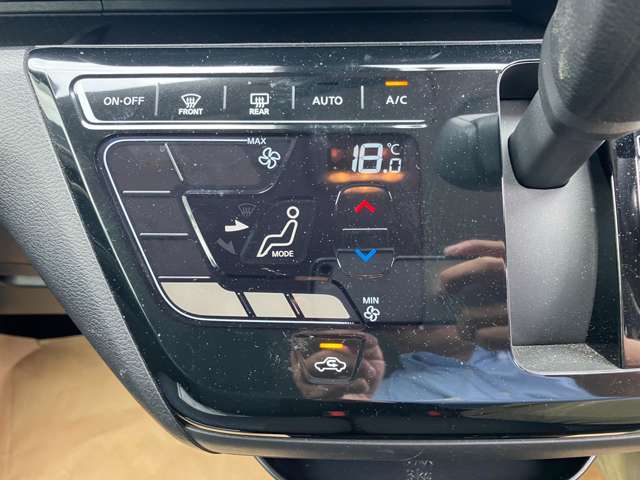 オートエアコンでいつでも室内は快適です。