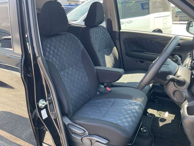 【運転席】実際に座ってご確認ください♪乗り心地も視界も良好です☆